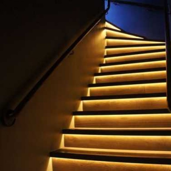 Светодиодная подсветка ступеней лестниц стен полок
