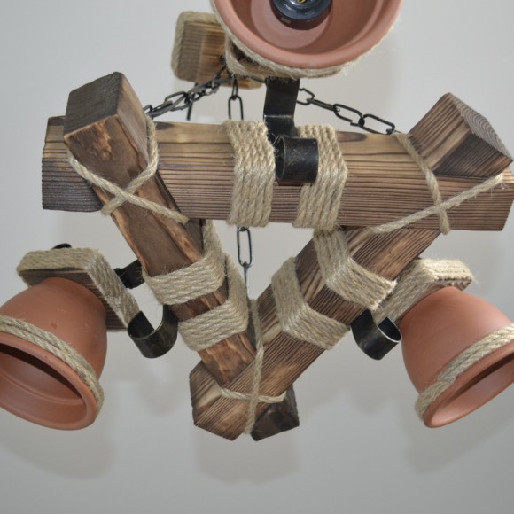 Люстры с плафонами из дерева