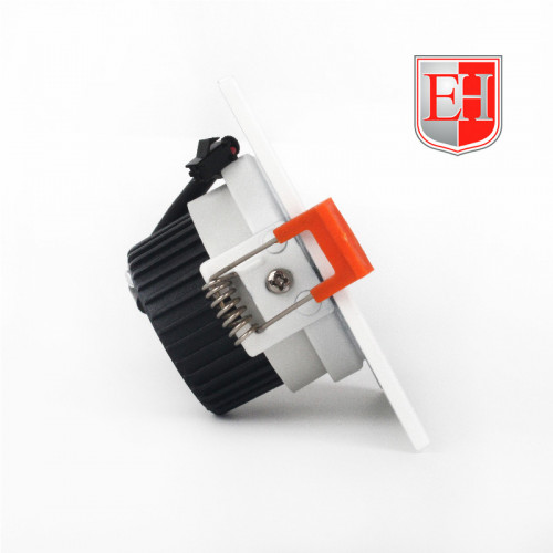 Поворотный точечный светильник ElectroHouse LED 5Вт белый металл Поворотный точечный светильник ElectroHouse LED 5Вт белый металл